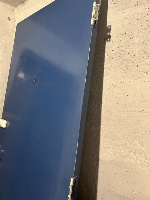 Usa apartament  din lemn