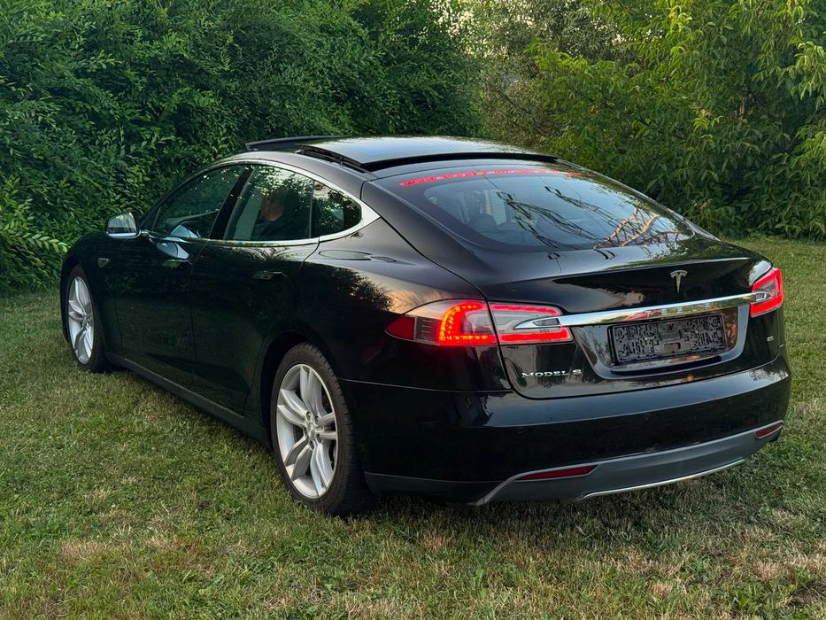 TESLA Model S 2014 — imagine 3