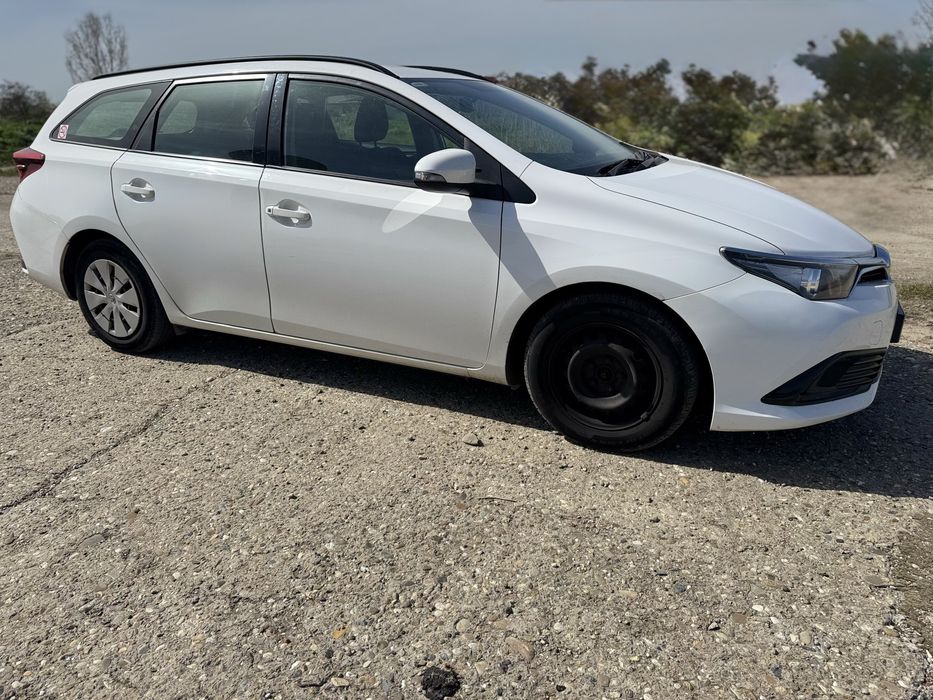 Dezmembrari toyota auris 2010-2016