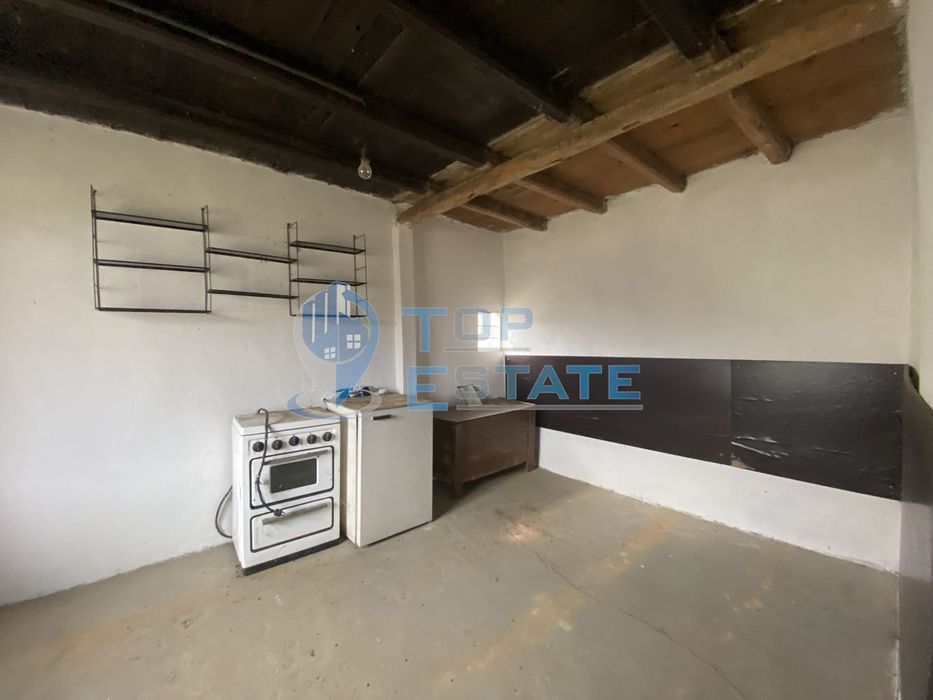 Едноетажна къща в село Камещица, област Габрово.