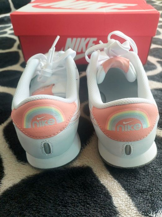 Adidasi Nike dama nr 40