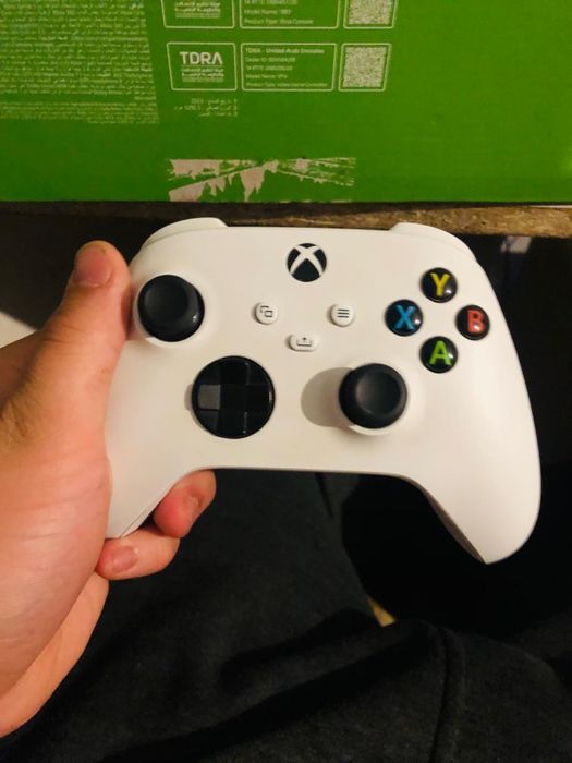 Продам Xbox series S в идеальном состоянии