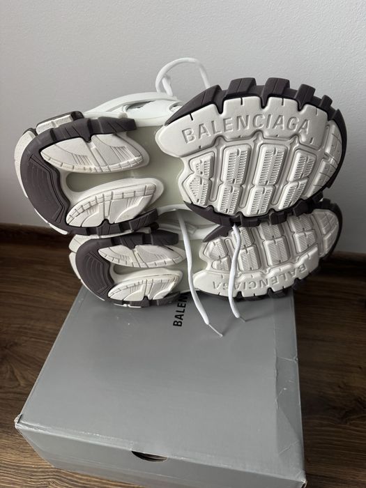 Balenciaga track