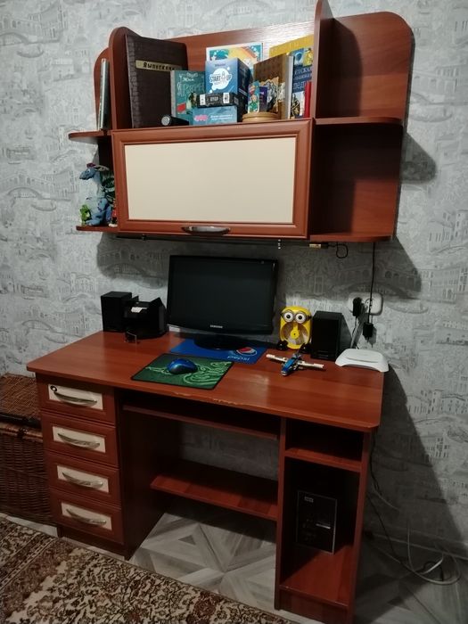 Недорого, качественный гарнитур (мебель)