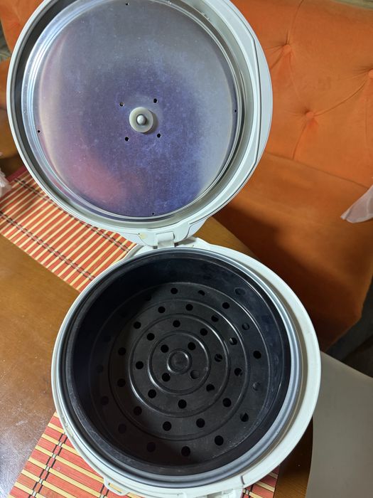 Рисоварка в хорошем состоянии