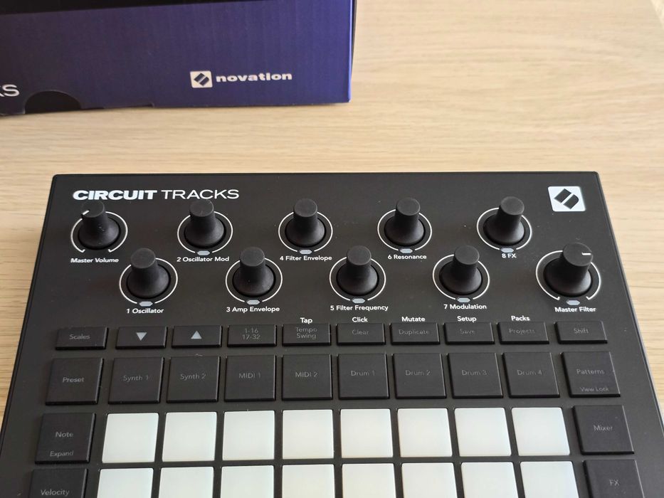 Novation Circuit Tracks - ca nou, full box, garantie pana in 2028