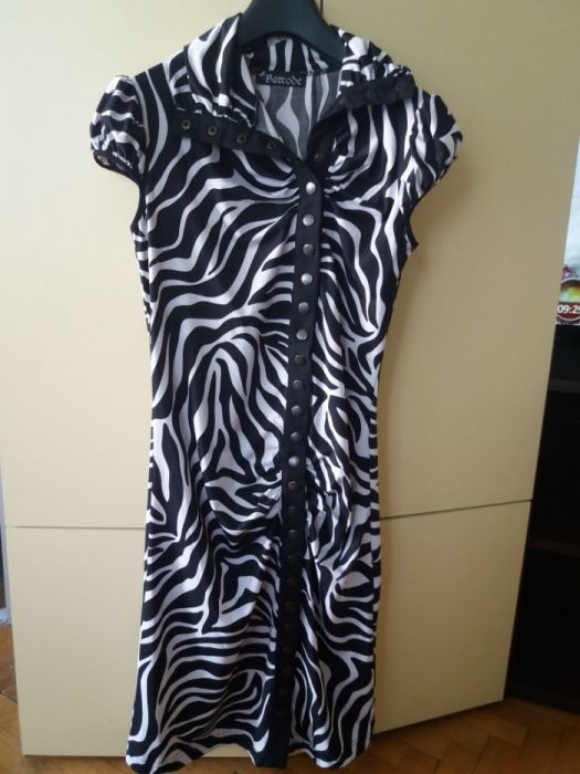 Рокля със закопчаване