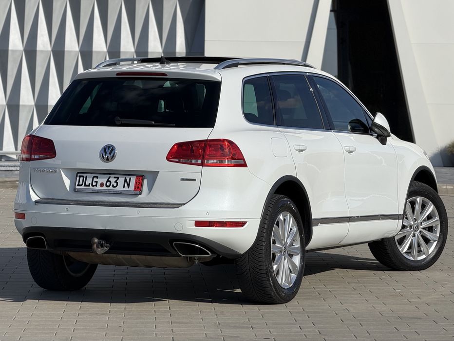Vw Touareg “ Exclusive “ Panoramic / Distronic+ACC, Lane,Side Assist / By-Xenon, FULL LED / Memorii / Încălzire Volan+Scaune+Banchete / Navi Mare TOP
