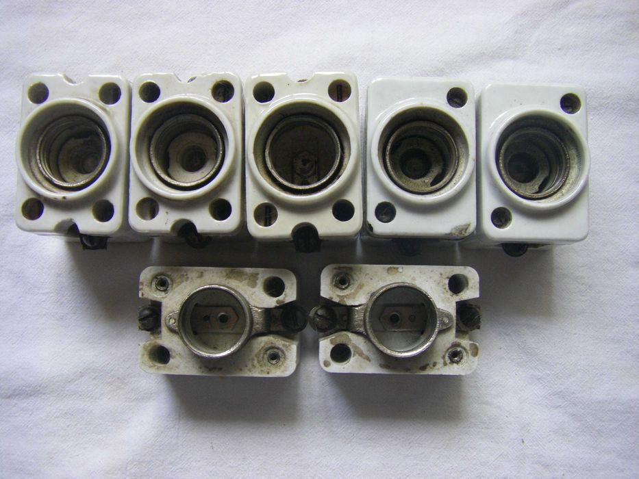 Основи за винтови керамични предпазители 25А/500В - 7 броя