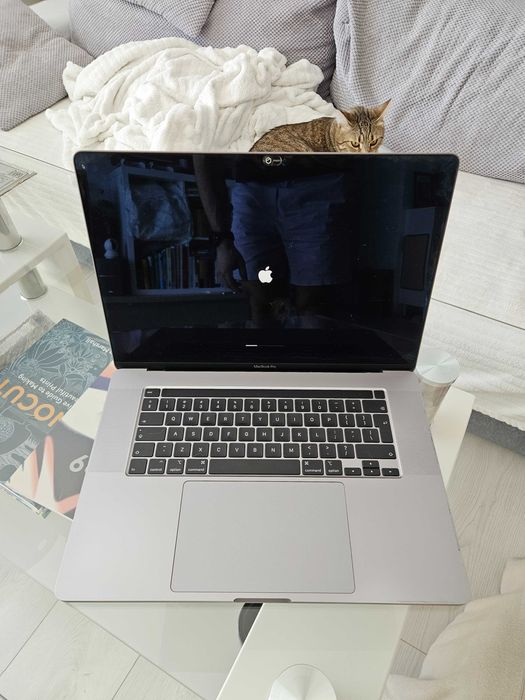 MacBook Pro 16 inch 2019 - Intel i7 / 32GB RAM / 512GB SSD / Placa