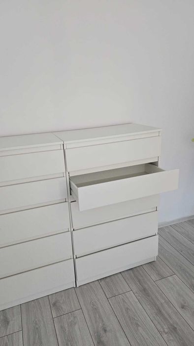 Comodă albă modernă cu 8 sertare – foarte spațioasă