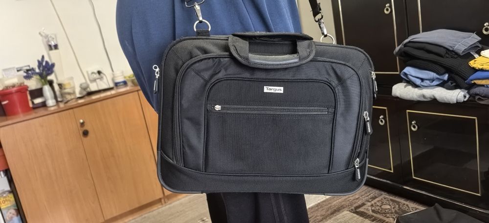 Vând geanta pentru leptop