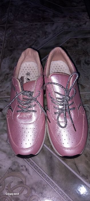 Маратонки-нови 39н