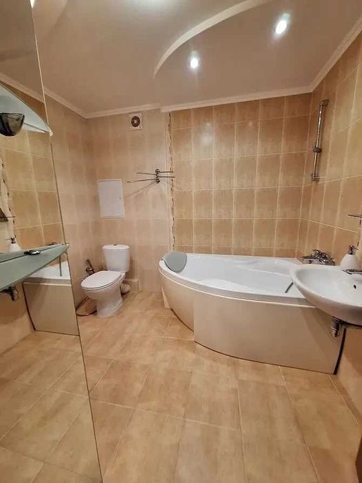 Дава се под наем Двустаен апартамент в София, Зона Б-18 - 64 кв.м за 458.49 € - Снимка #2