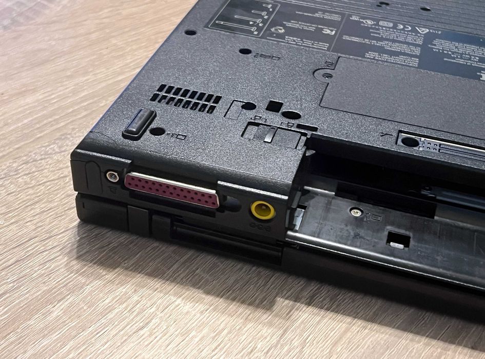 Laptop IBM ThinkPad R51 Pentium M retro paralel jocuri vechi XP