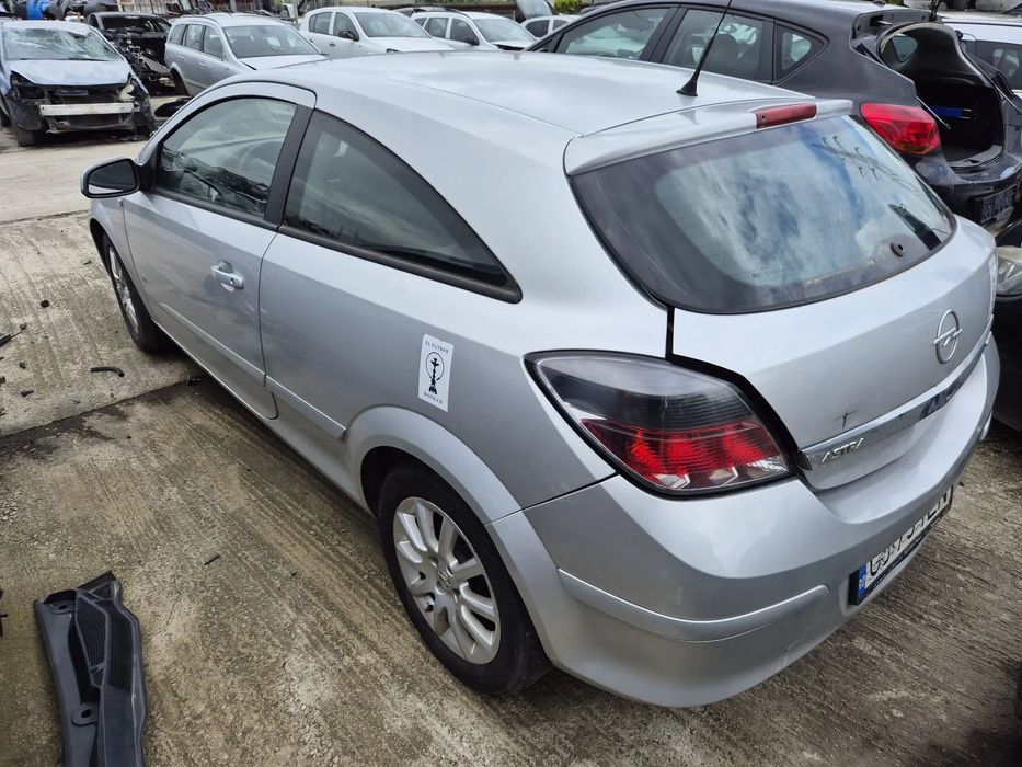 Dezmembram  Opel Astra H GTC, an 2006, 1.6 Benzina cod 16XEP