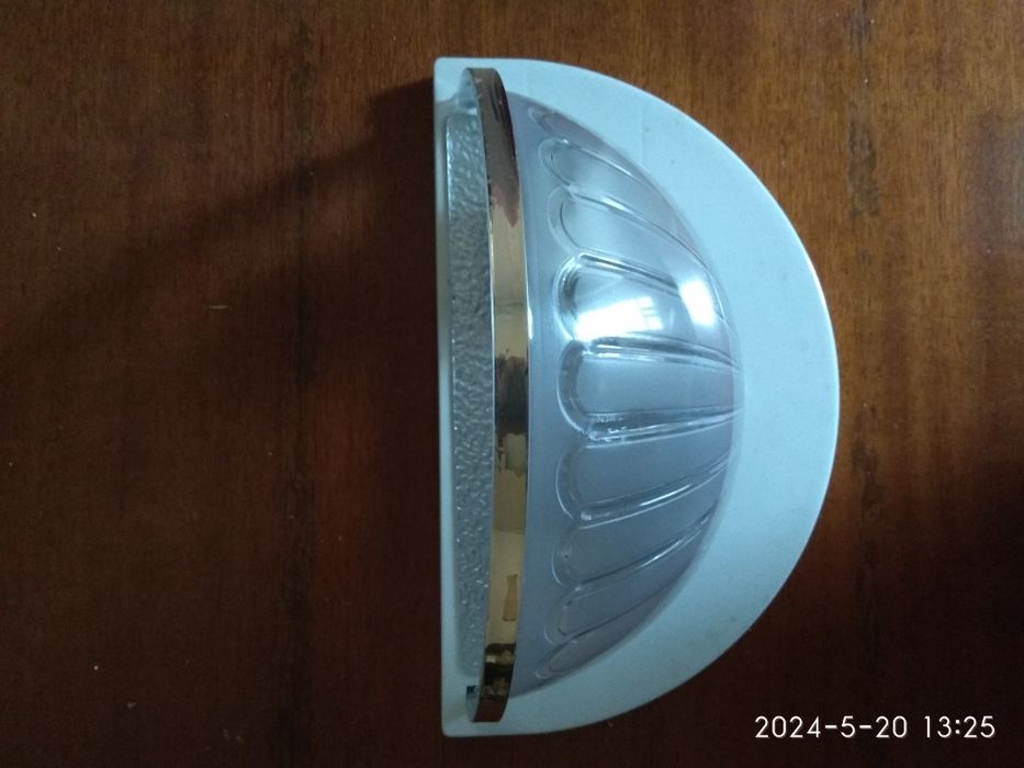 Луменисцентни осветителни тела,плафониери,глобуси,луни.