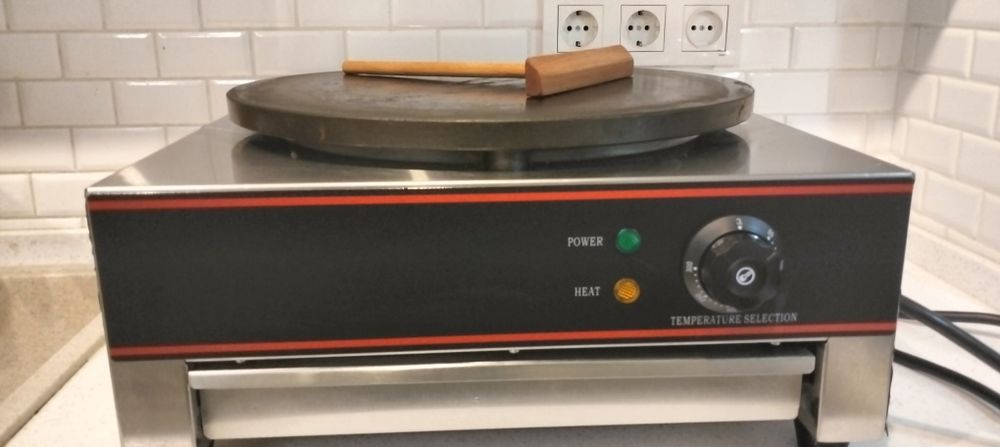 Продам профессиональную блинницу. 45000 . Пользовались месяц. Отличные