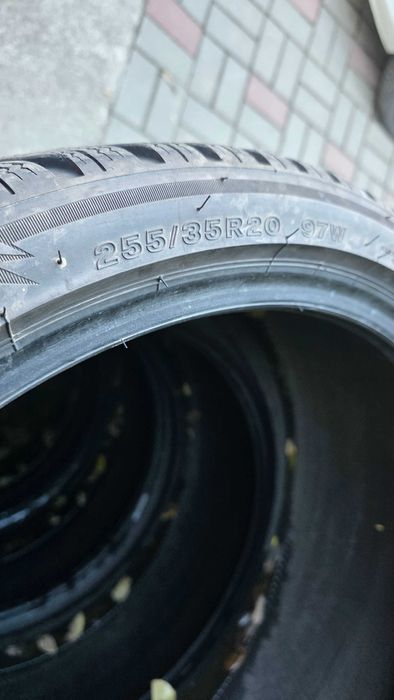 Vând 4 anvelope 255/35 R20 -iarnă