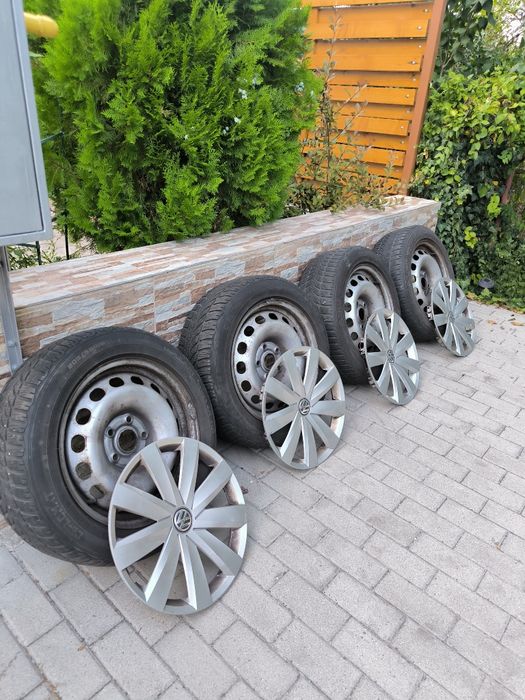 Vând set 4 cauciucuri + anvelope iarnă uzate VW Passat 
Vând set compl