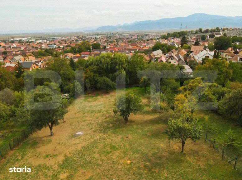 Teren cu rau si vedere panoramica