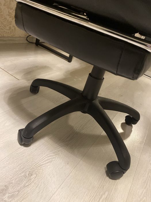 Продам игровое компьютерное кресло Defender Watcher