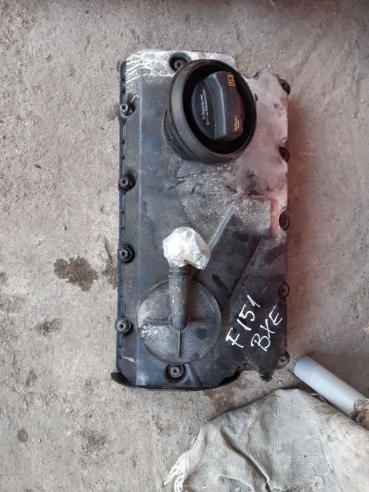 Capac culbutori Rampe injectoare 1.9 tdi BXE 105 cp touran golf 5 etc