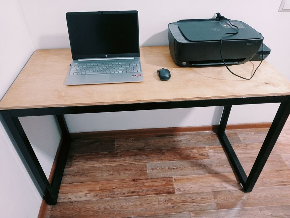 Продам стол новый