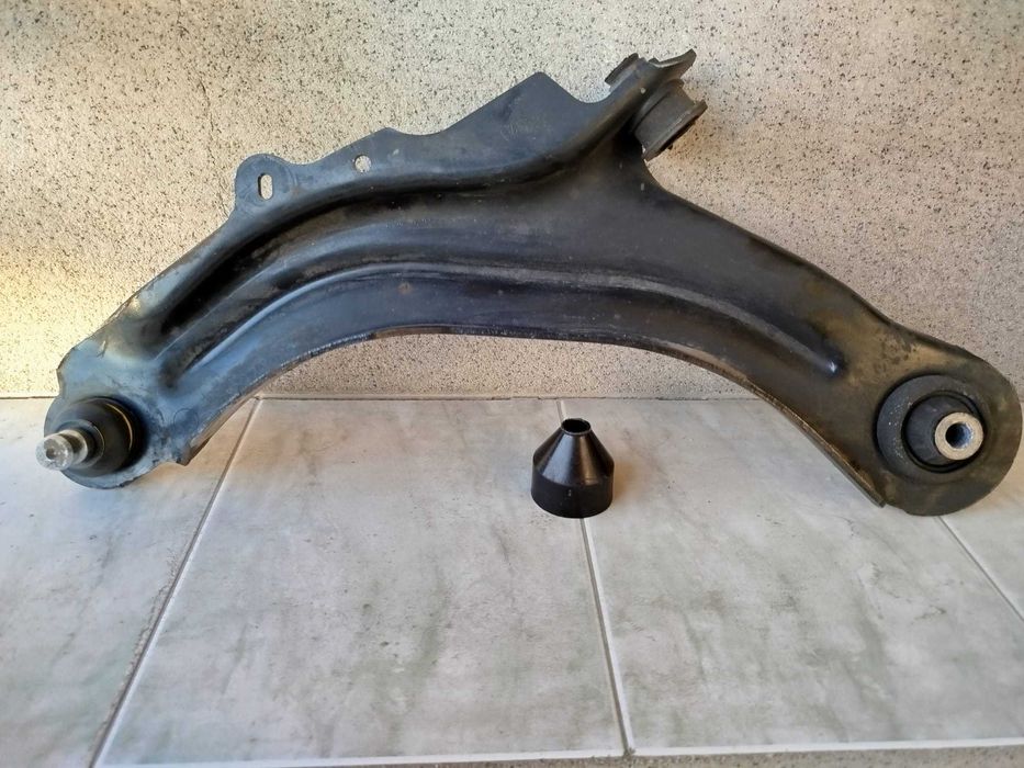 Продавам предни носачи за Рено-Меган