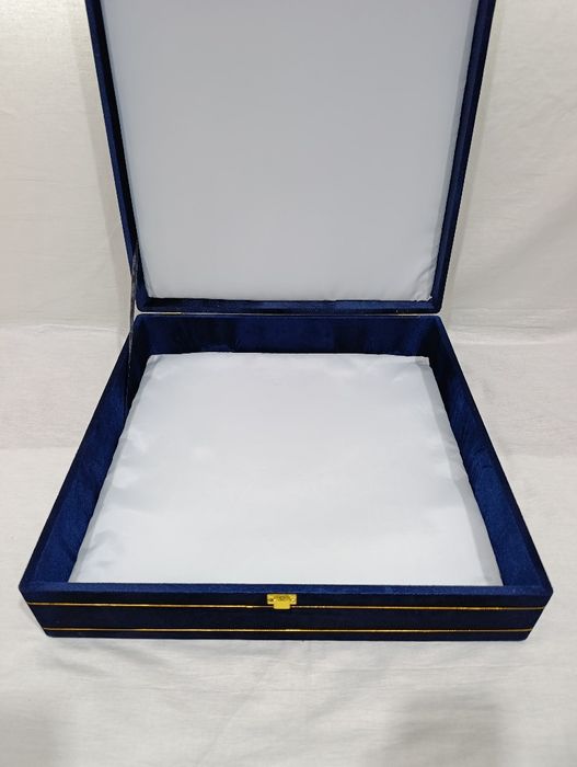 Шахматы Shaxmat 54-54 sm yongʻoq daraxtidan yasalgan