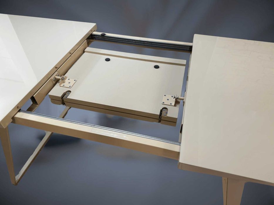 Трапезна маса (разтегателна) и холна маса