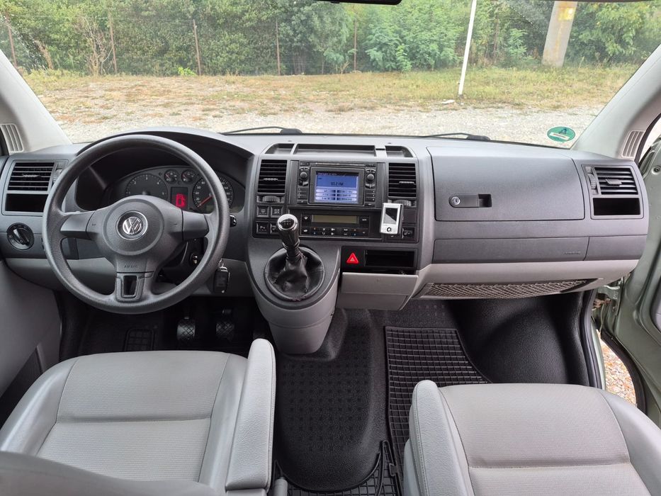 VW T5 Caravelle 8locuri