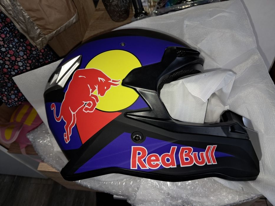 Cască Enduro Red Bull disponibil    L   XL  XXL
