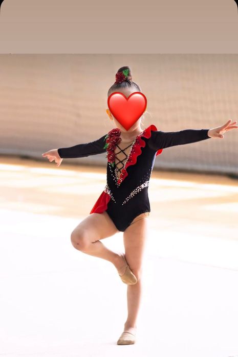 Продам купальник для худ гимнастики