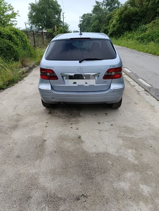 Автомобил mercedes B 180
