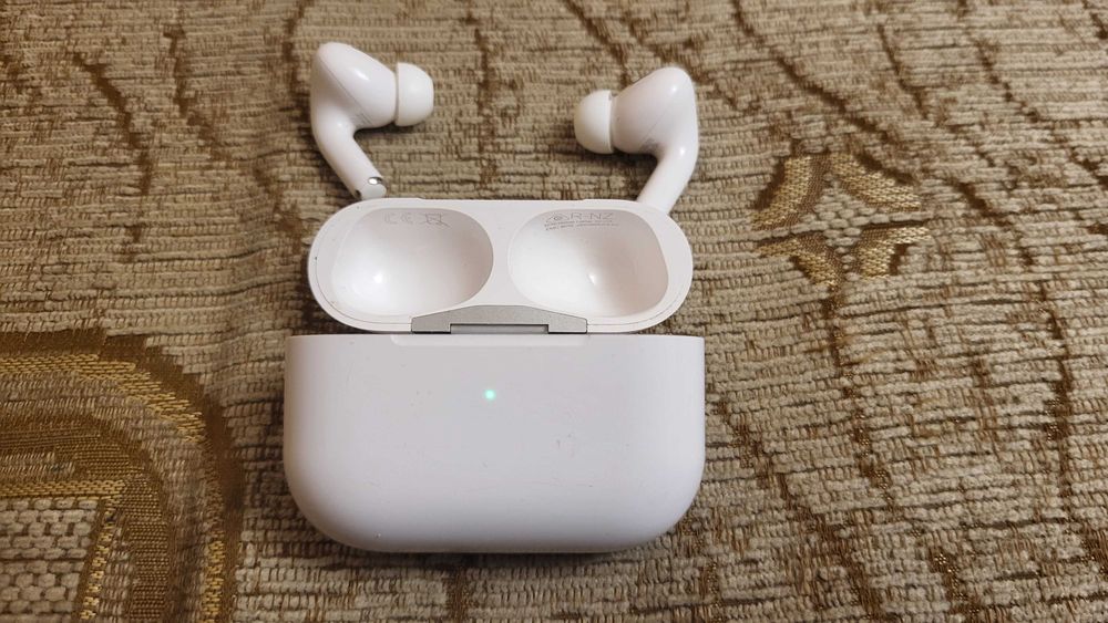APPLE Casti Air Pods Pro 2  A2618 fuctionale