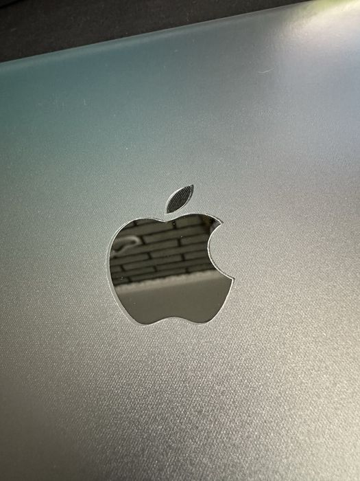 Macbook pro 2020 m1 / 8 gb / 512