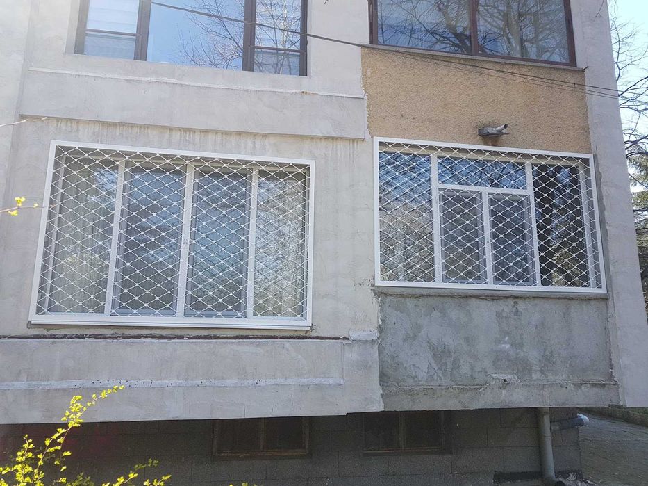 Охранителни ролетки и решетки директно от производител