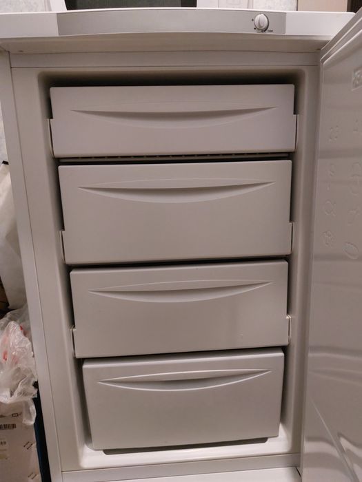 Б/у Индезит морозильник