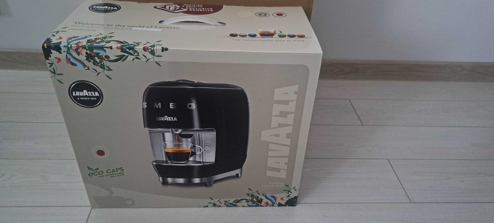 НОВ Кафеавтомат SMEG Lavazza