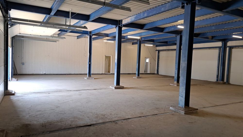 Inchiriez hala metalica langa piata auto