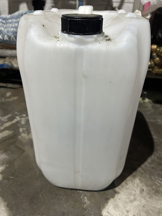 канистры от автошампунь