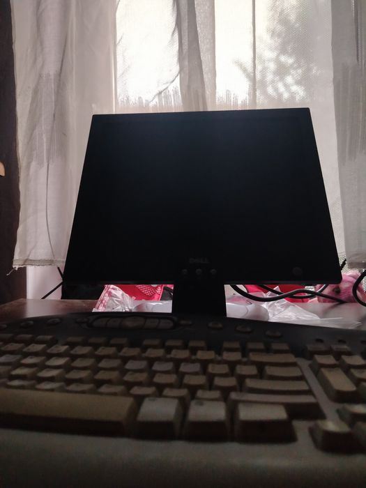 Monitor DELL cu tastatura Microsoft 'negociabil prețul