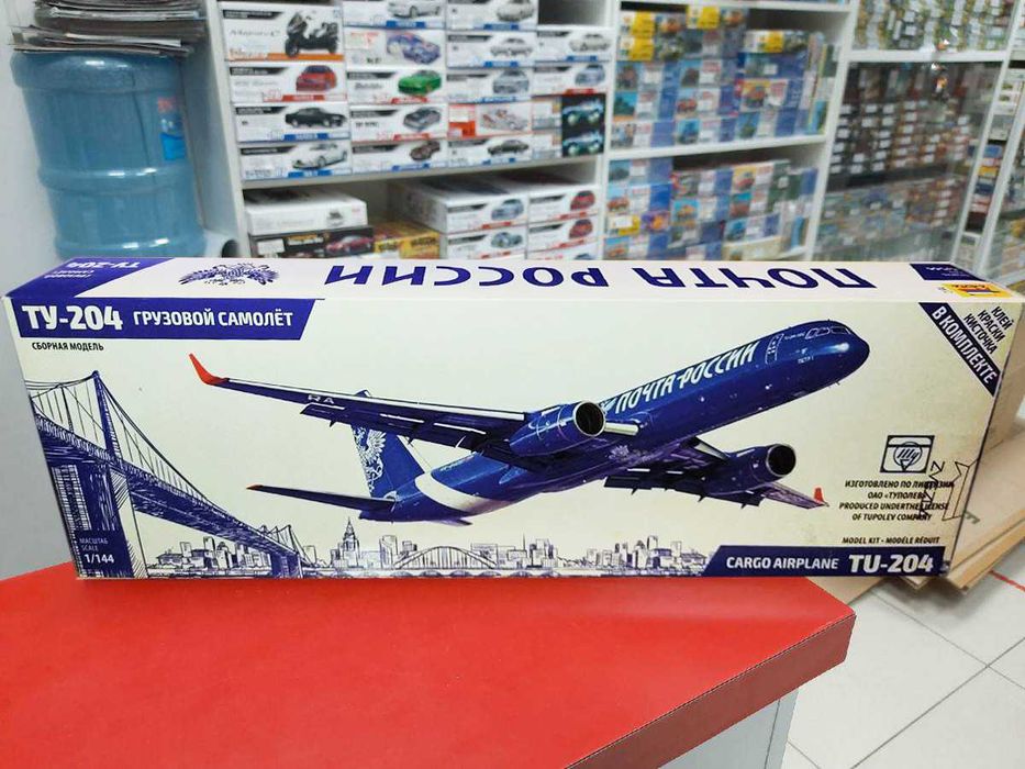 Сборная модель-Грузовой самолет Ту-204 "ПОЧТА РОССИИ" +краски+клей