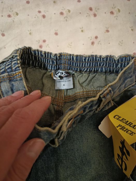 Детски  чисто нови дънки за 4 год. Цената е обща за двата броя