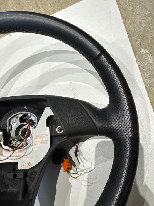 BMW E36 кожен волан БМВ Е36
