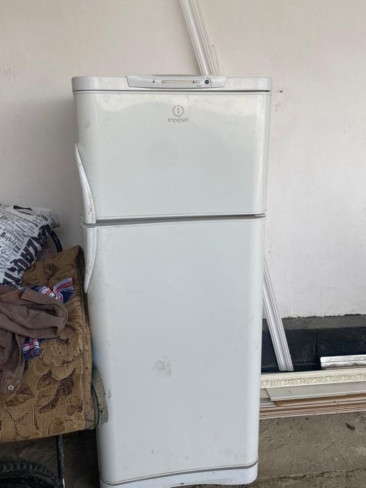 Холодильник  Indesit