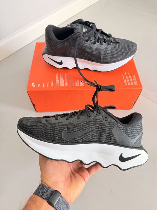 Nike Motiva Black White