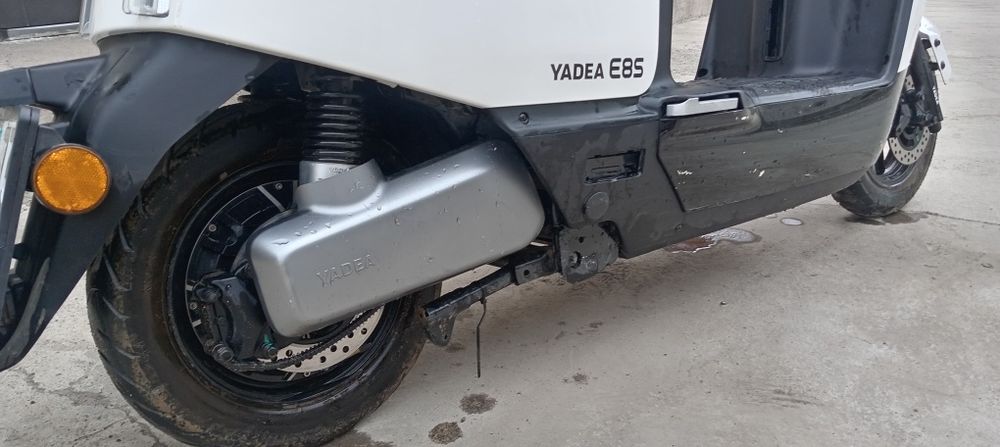 Скутер Yadea e8s скутер.
