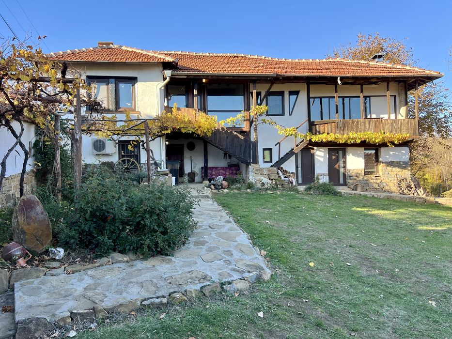 Автентична Реновирана къща в с.Радювене